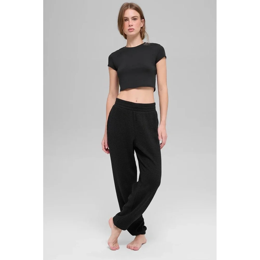 Alo Yoga Waffle Weekend Escape Jogger in Black | Size Large